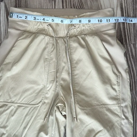 Lululemon Beyond the Studio 7/8 Jogger Trench - Picture 10 of 12